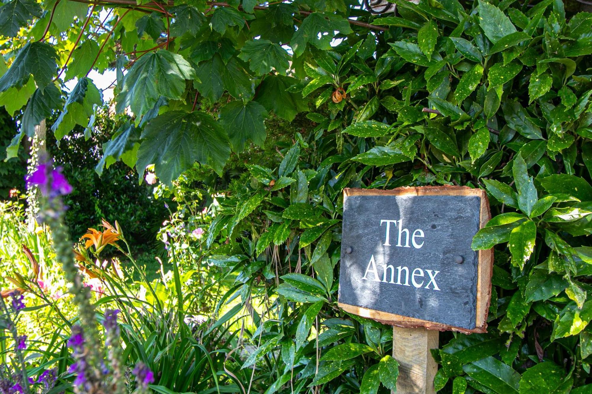 The Annex - Unparalleled Beach Front Luxury Accommodation - Private South West Facing Patio Area - Pet Friendly - Sky - Netflix - Super Fast Wi-Fi - Stones Throw To The Beach Bournemouth Exterior foto